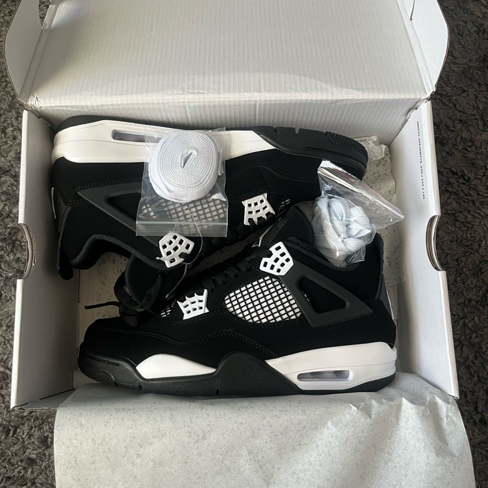 Air Jordan 4 White Thunder